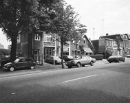 856761 Gezicht op de panden Amsterdamsestraatweg 815 (links) -801 te Utrecht, met links autobedrijf De Witte Lantaarn ...